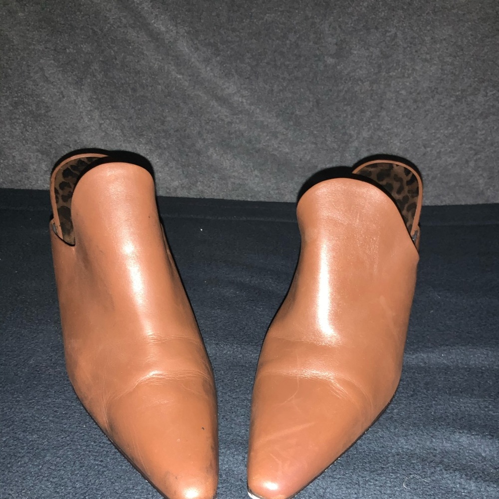 Brown mules